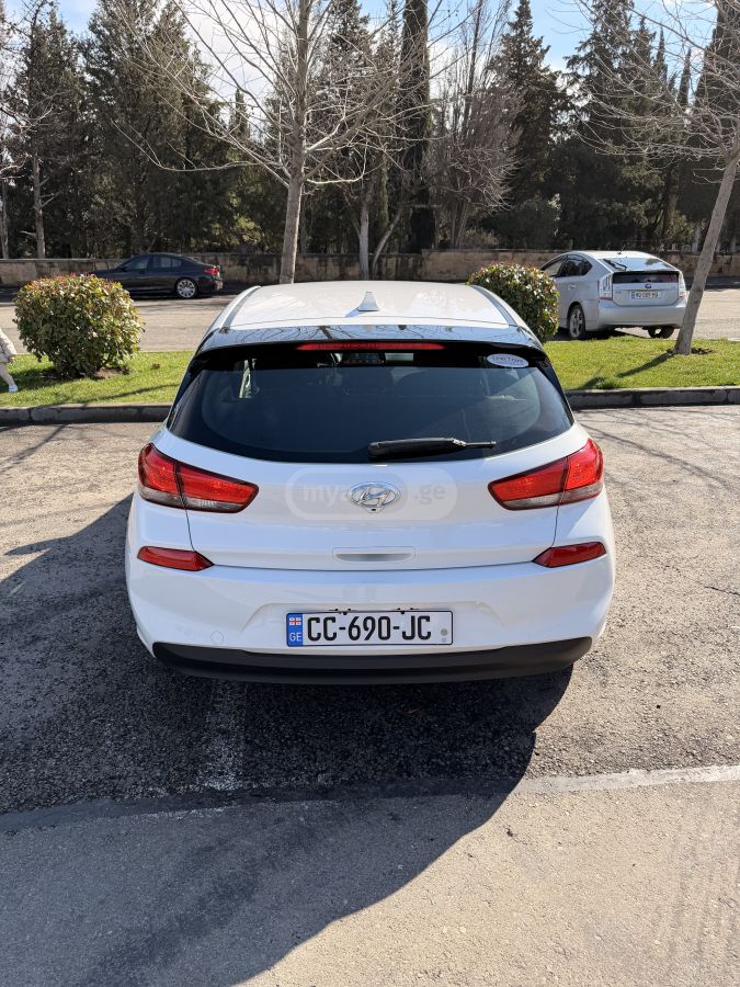 Hyundai Elantra GT - фото 4