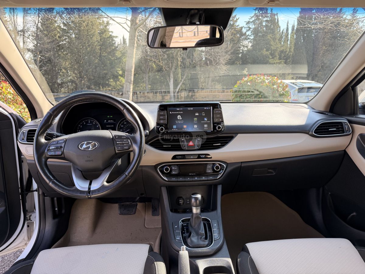 Hyundai Elantra GT - фото 5