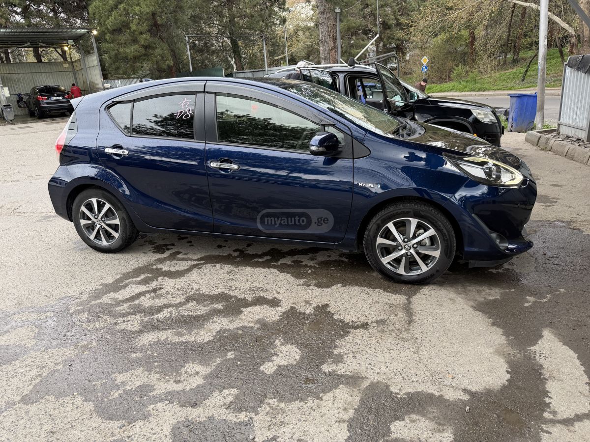 Toyota Aqua - фото 12