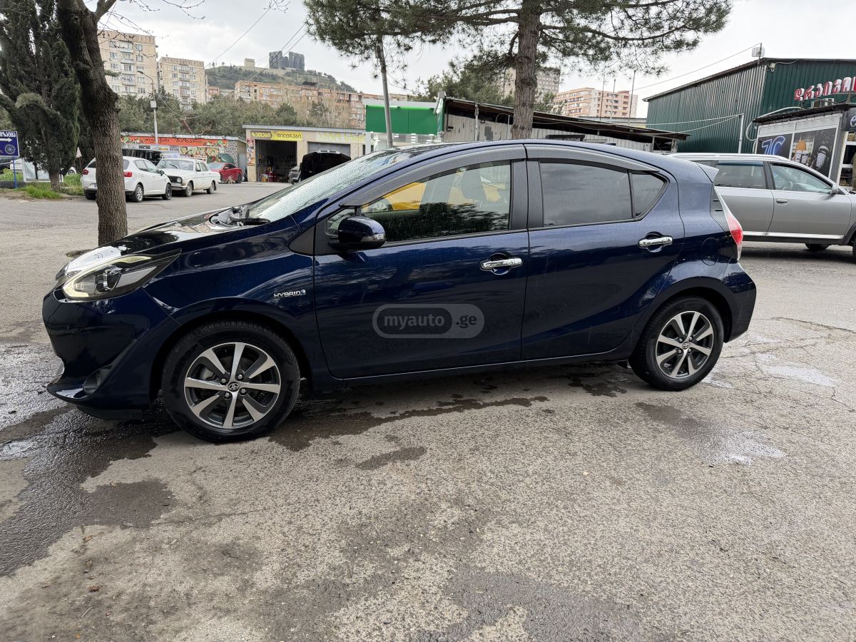 Toyota Aqua - фото 13