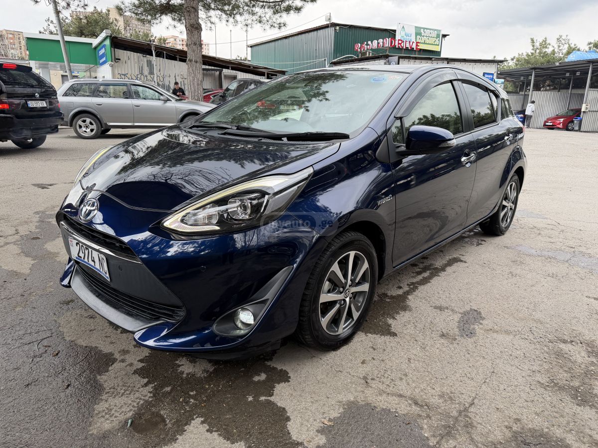 Toyota Aqua - фото 3