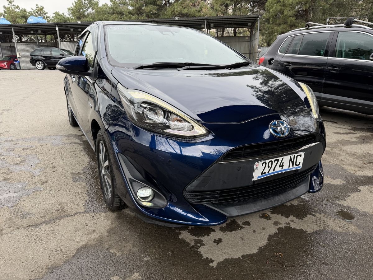 Toyota Aqua - фото 4