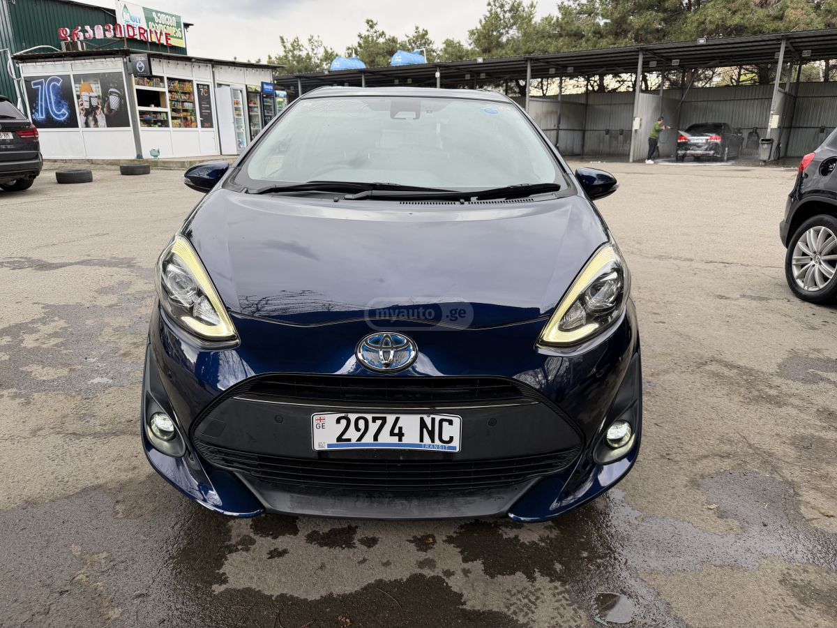 Toyota Aqua - фото 5