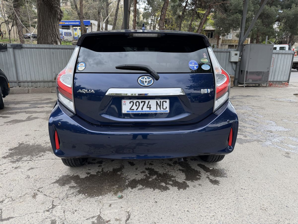 Toyota Aqua - фото 6