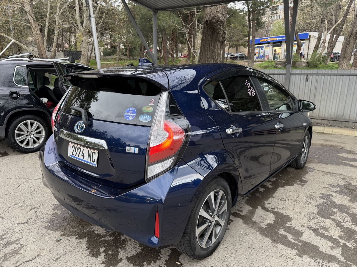 Toyota Aqua - фото 7