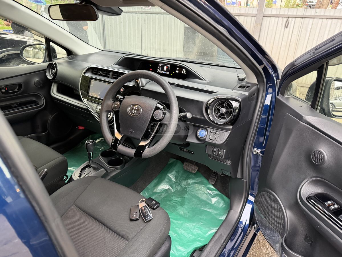 Toyota Aqua - фото 8