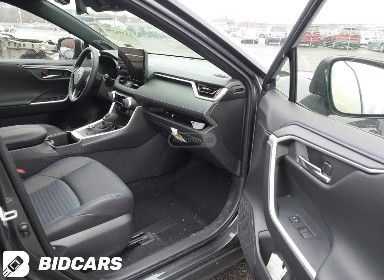 Toyota Rav 4 - фото 7