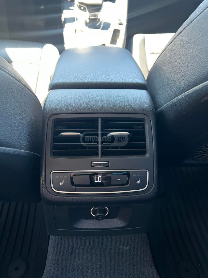 Audi A4 - фото 11