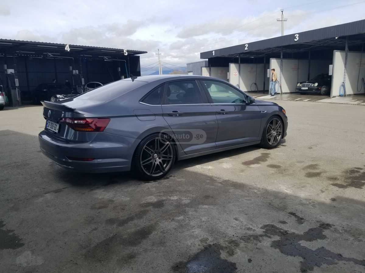 Volkswagen Jetta - фото 3