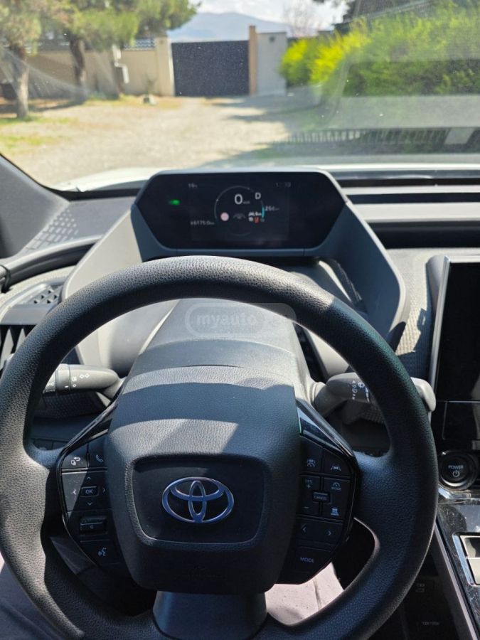 Toyota bZ4X - фото 2