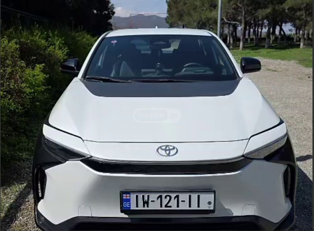 Toyota bZ4X - фото 3