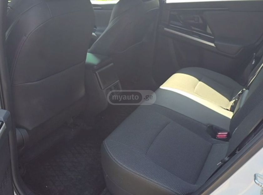 Toyota bZ4X - фото 6