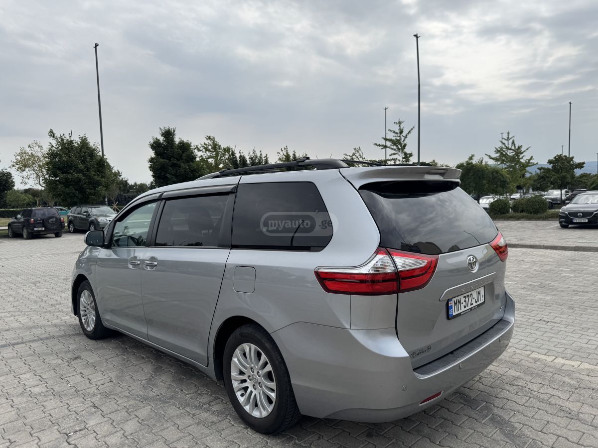 Toyota Sienna - фото 4