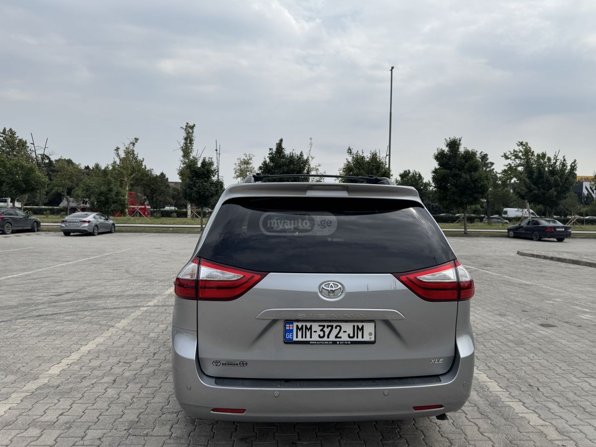 Toyota Sienna - фото 5
