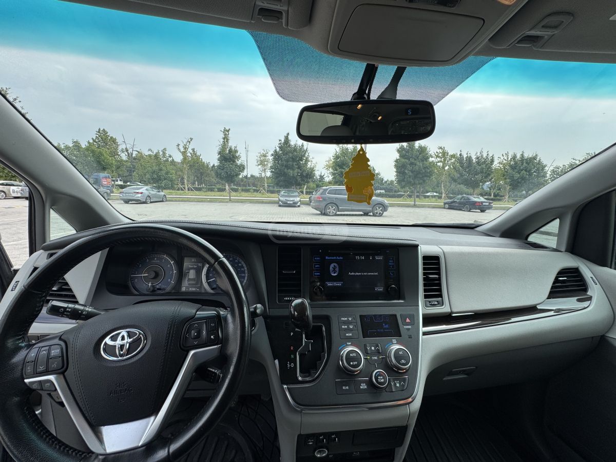 Toyota Sienna - фото 7