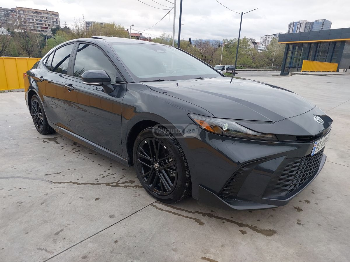 Toyota Camry - фото 2