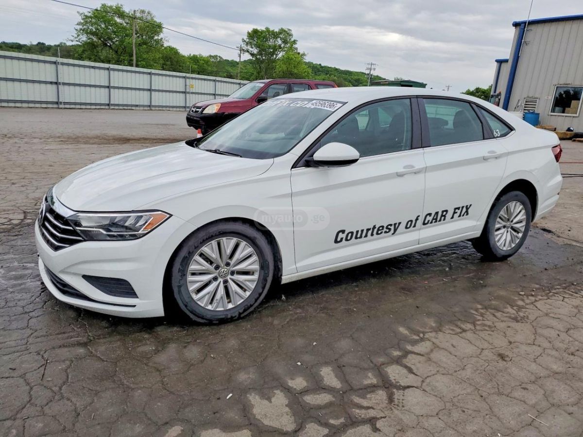 Volkswagen Jetta - фото 1