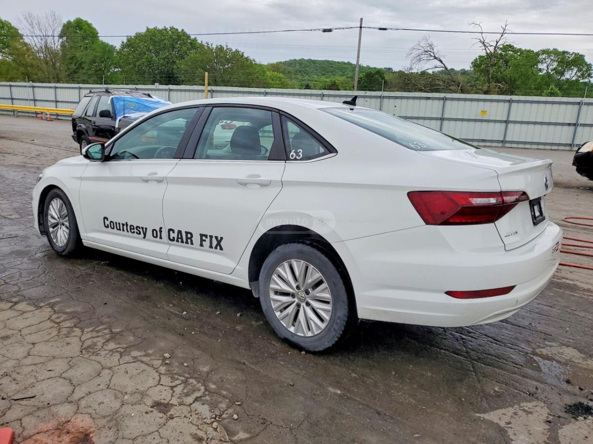 Volkswagen Jetta - фото 2