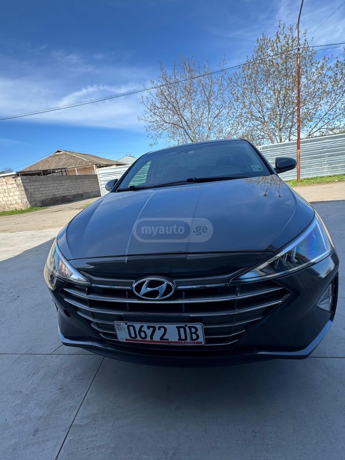 Hyundai Elantra - фото 1