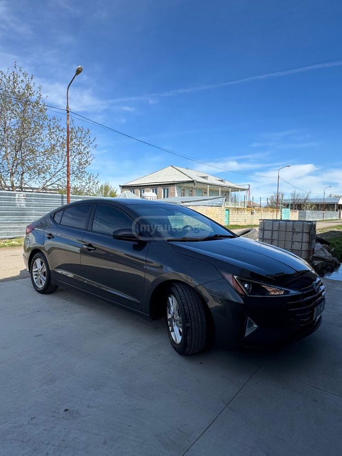 Hyundai Elantra - фото 2