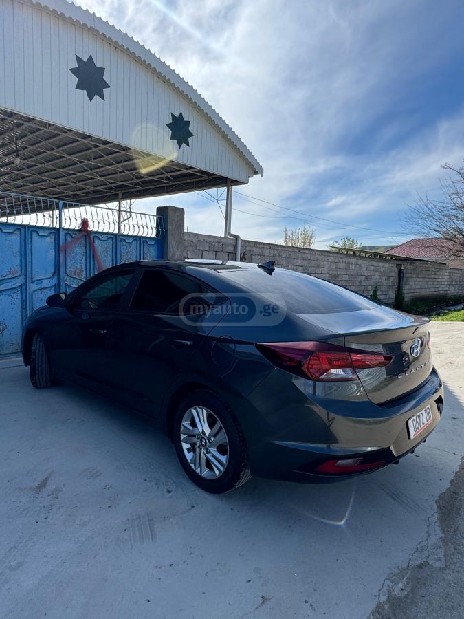 Hyundai Elantra - фото 4