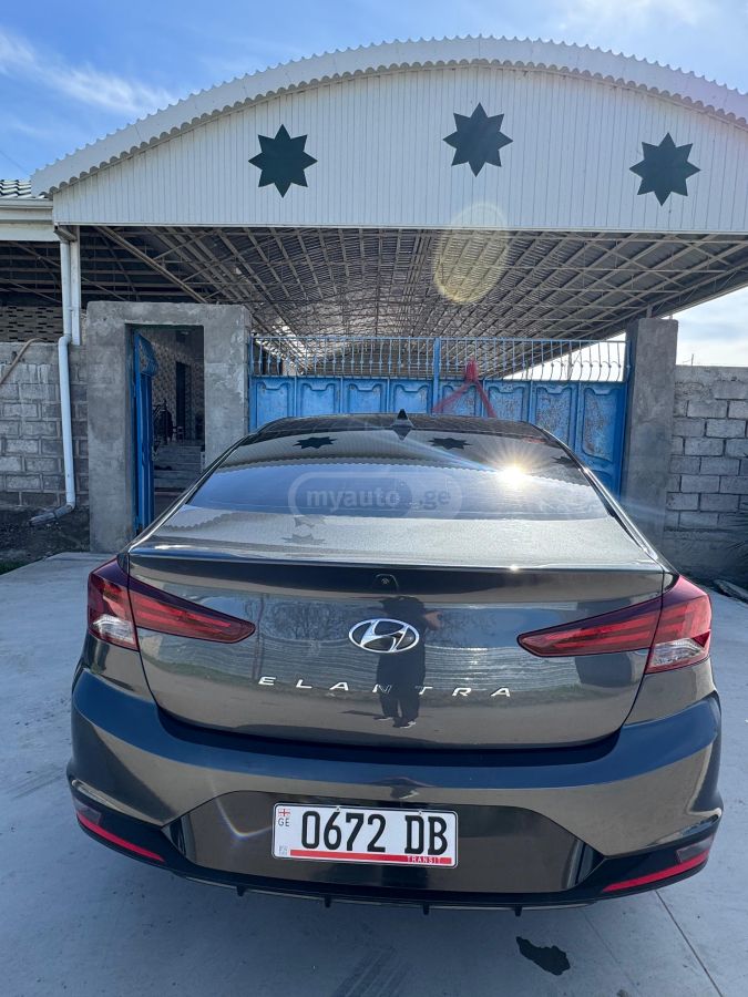 Hyundai Elantra - фото 5