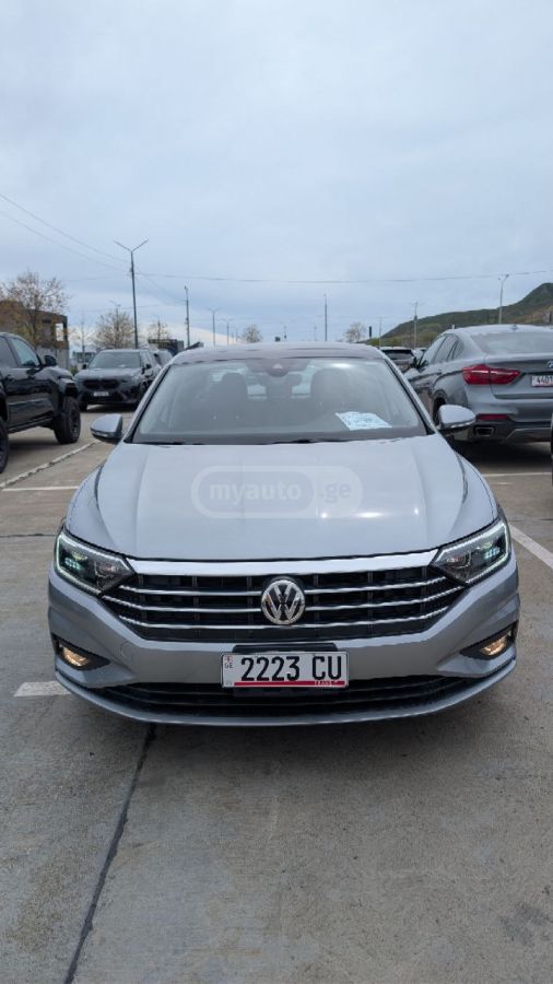 Volkswagen Jetta - фото 1