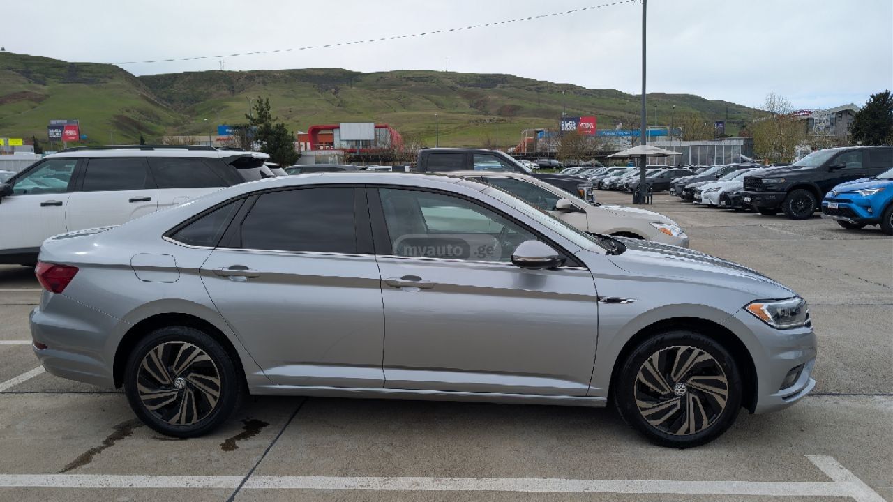 Volkswagen Jetta - фото 3