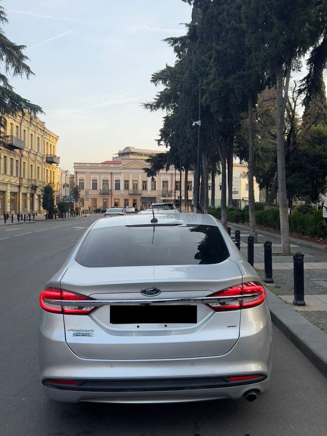 Ford Fusion - фото 10