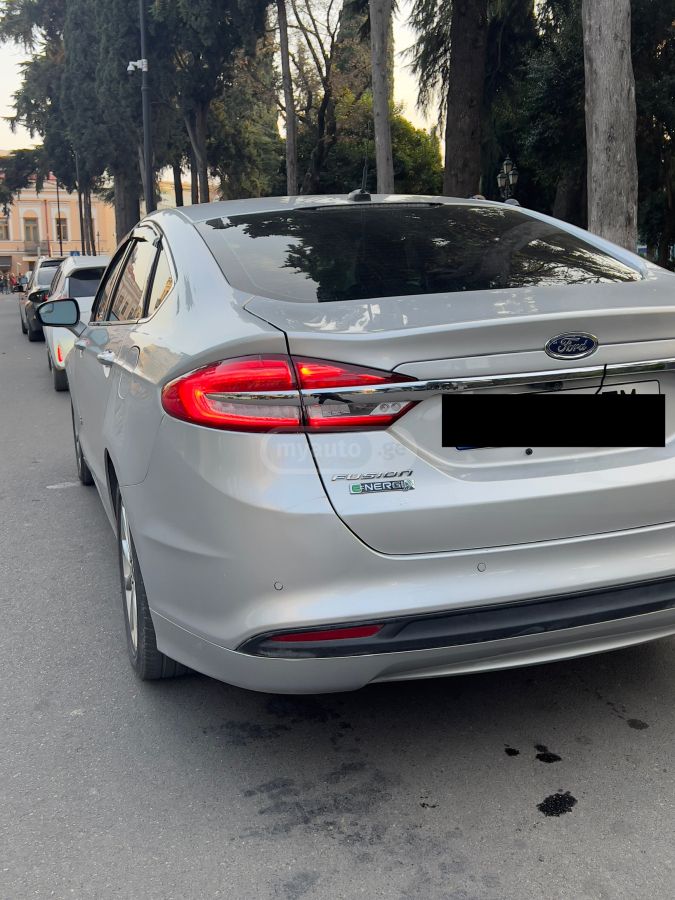 Ford Fusion - фото 12