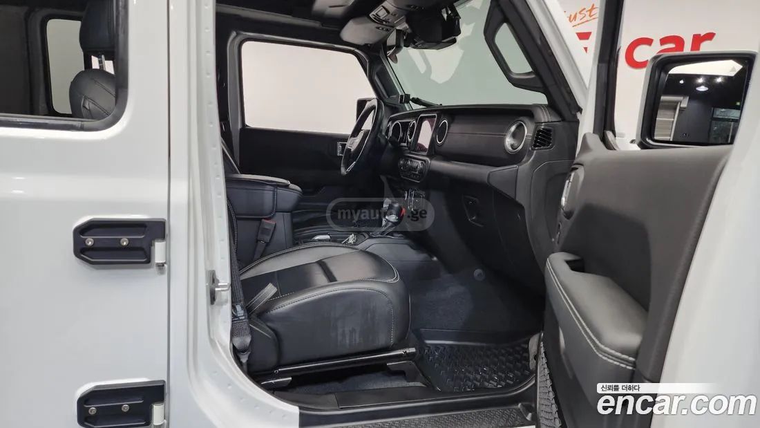 Jeep Wrangler - фото 11