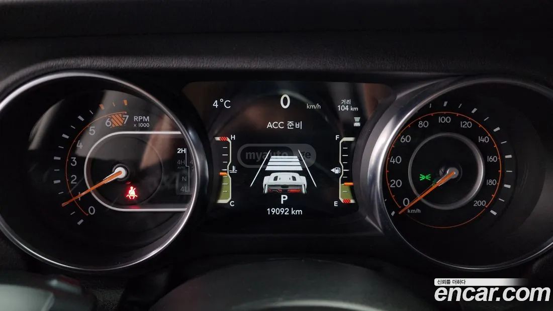 Jeep Wrangler - фото 8