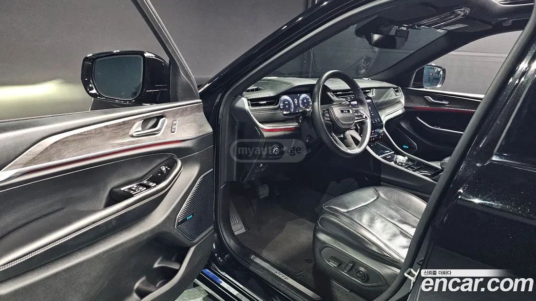 Jeep Grand Cherokee - фото 12