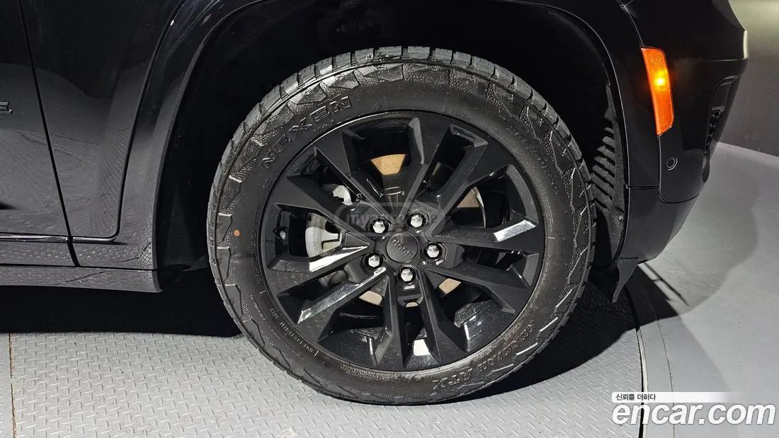 Jeep Grand Cherokee - фото 5