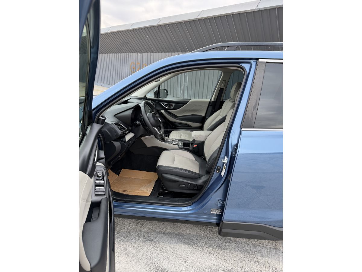 Subaru Limited 4dr All-Wheel Drive CV — миниатюра 10