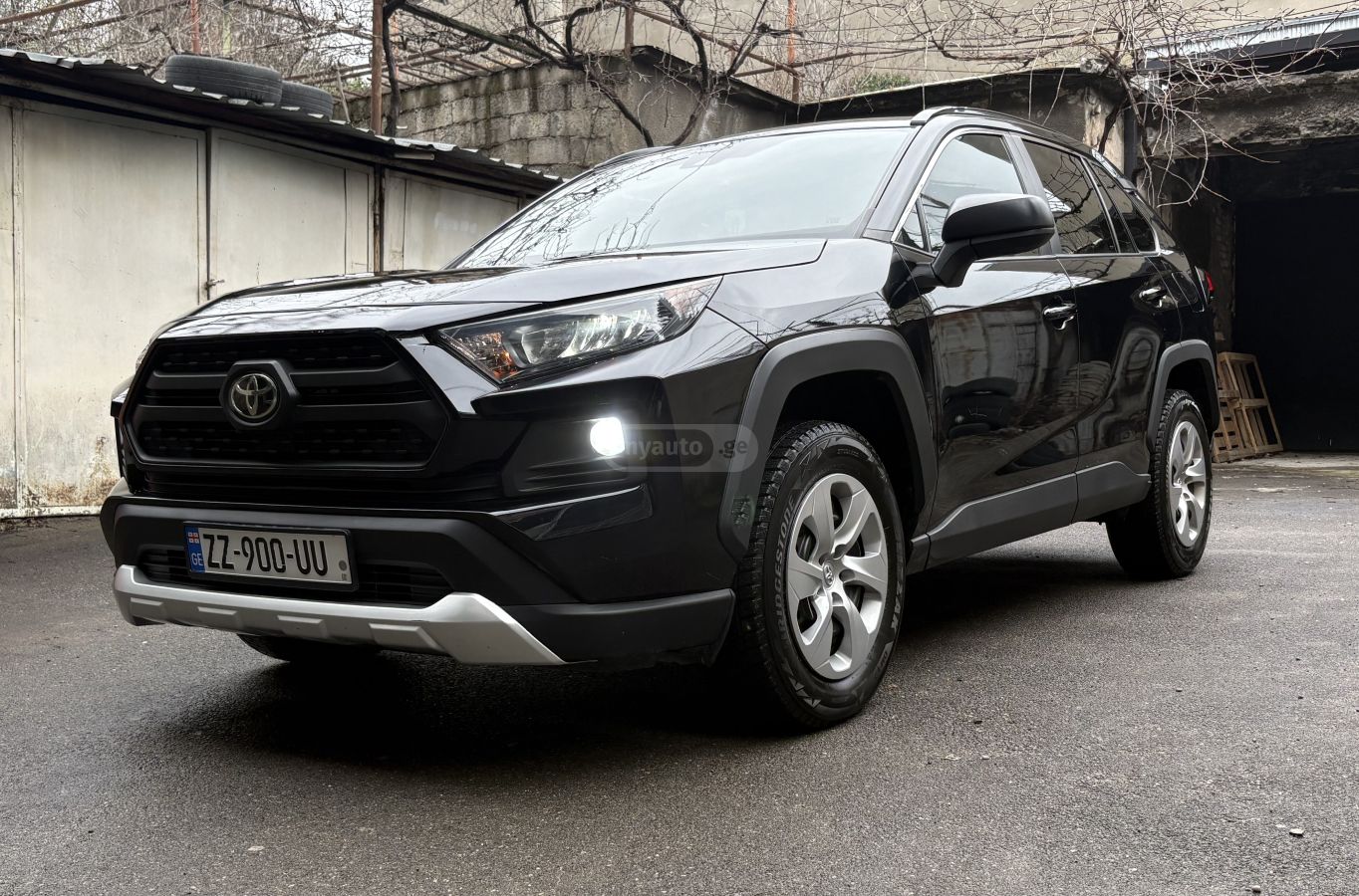 Toyota RAV 4 - фото 1