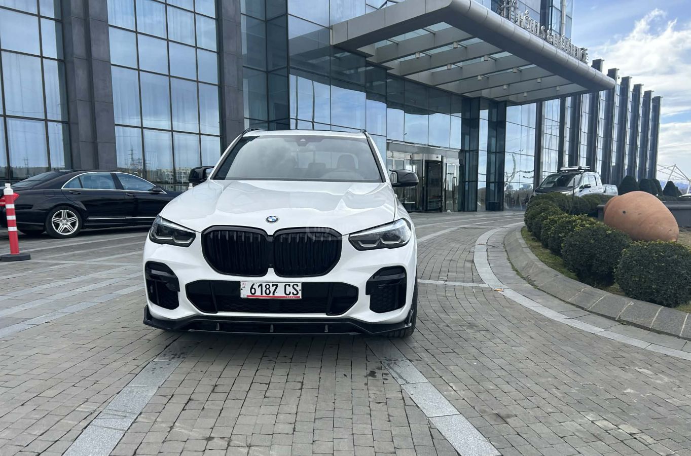BMW xDrive40i 4dr All-Wheel Drive — миниатюра 1