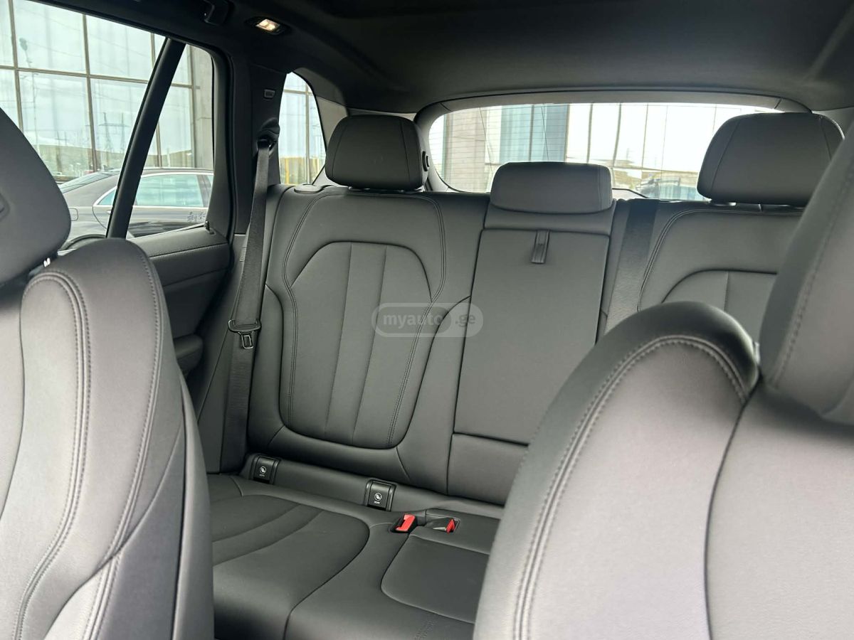 BMW xDrive40i 4dr All-Wheel Drive — миниатюра 13