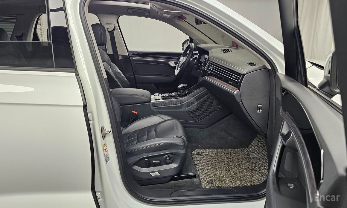 Volkswagen Touareg - фото 11