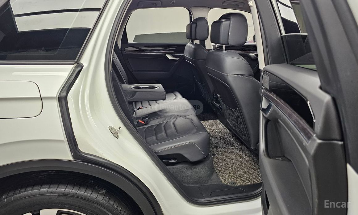 Volkswagen Touareg - фото 12