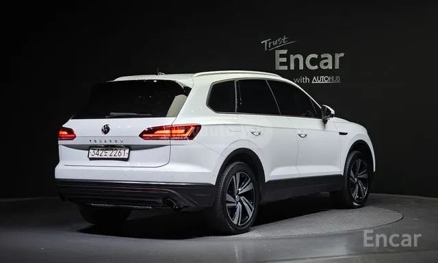Volkswagen Touareg - фото 2