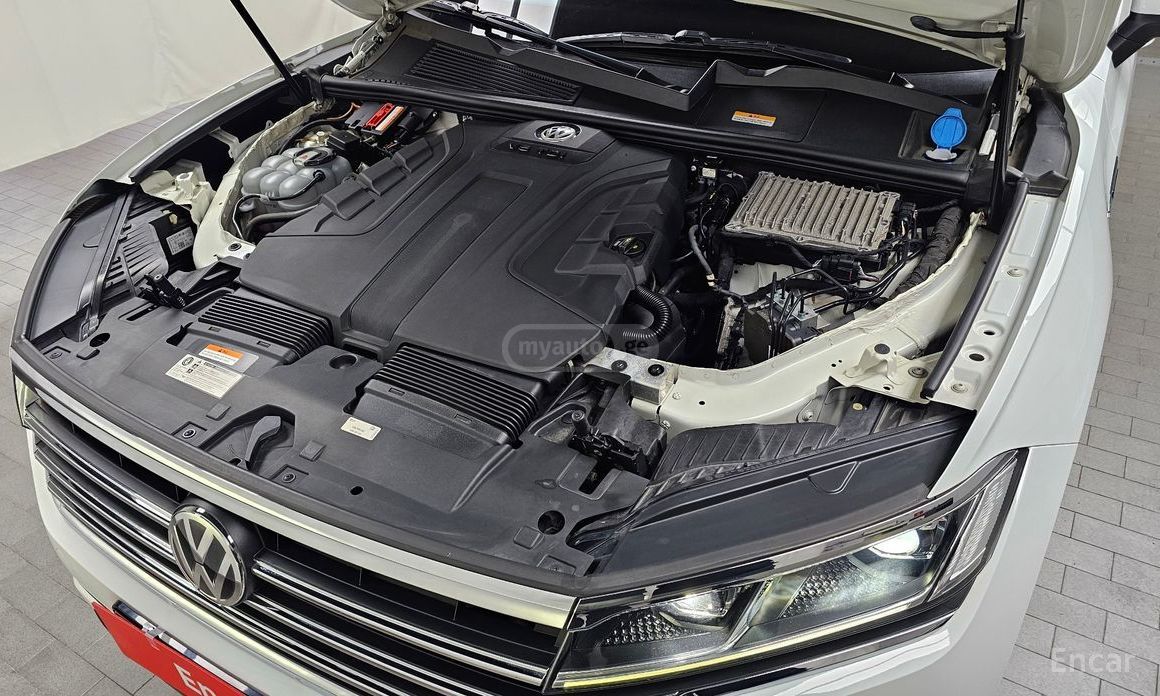 Volkswagen Touareg - фото 6