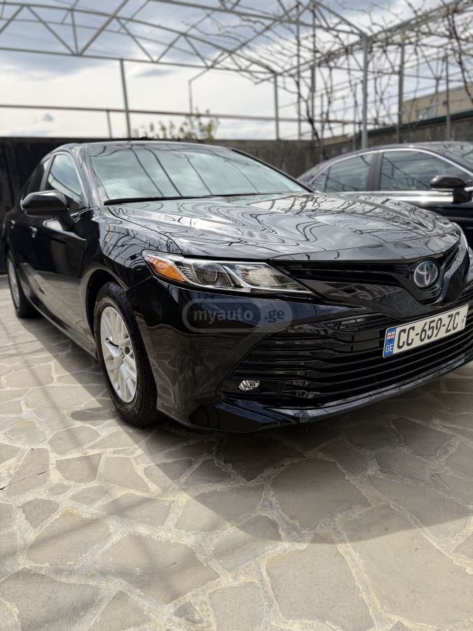 Toyota Camry - фото 2