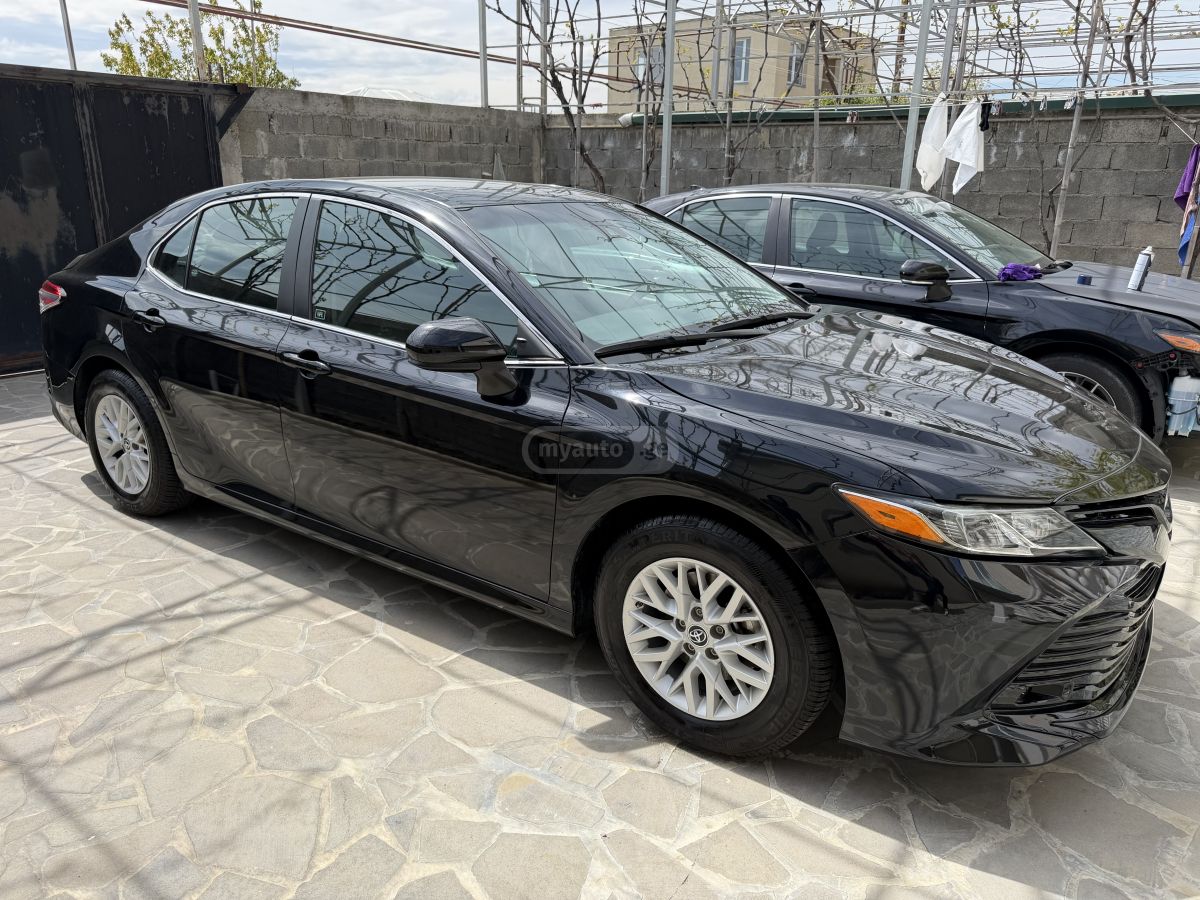Toyota Camry - фото 4
