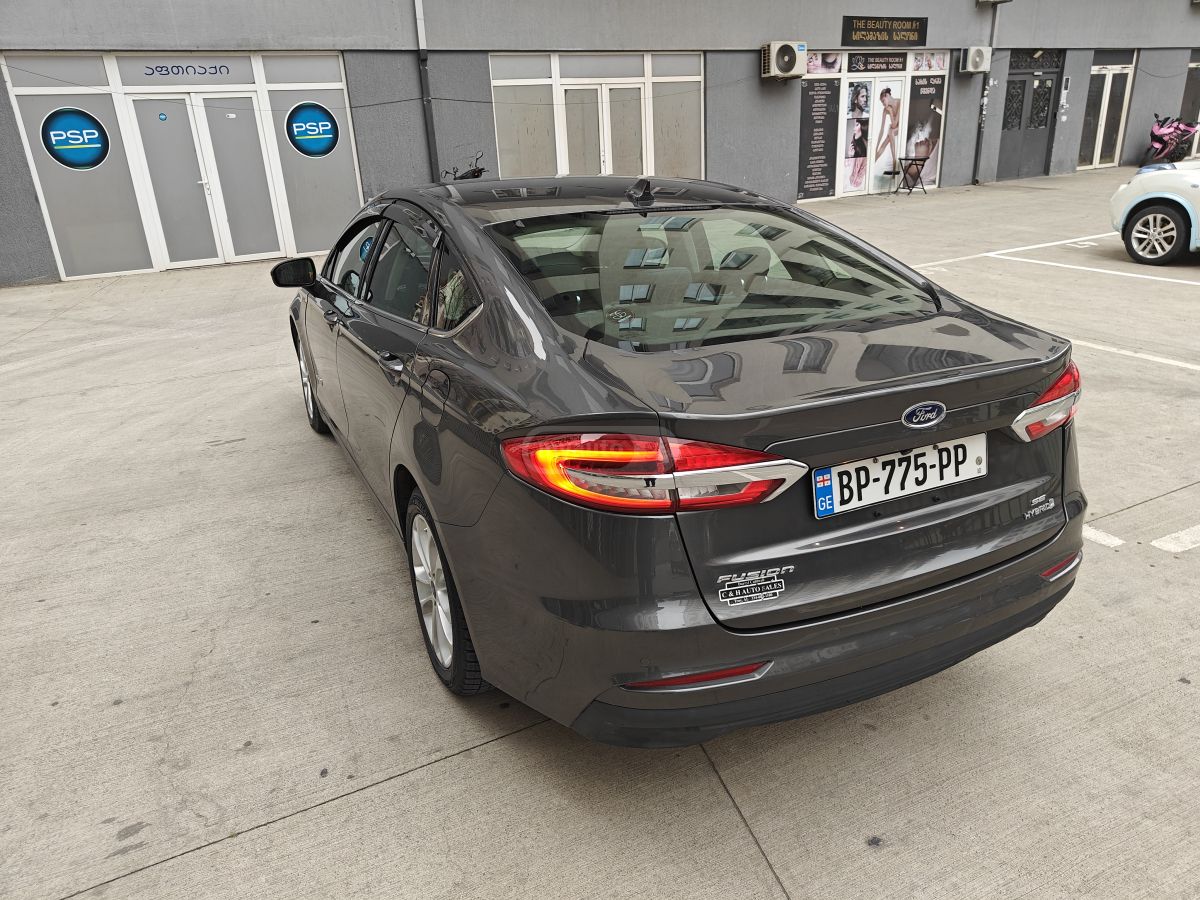 Ford Fusion - фото 10