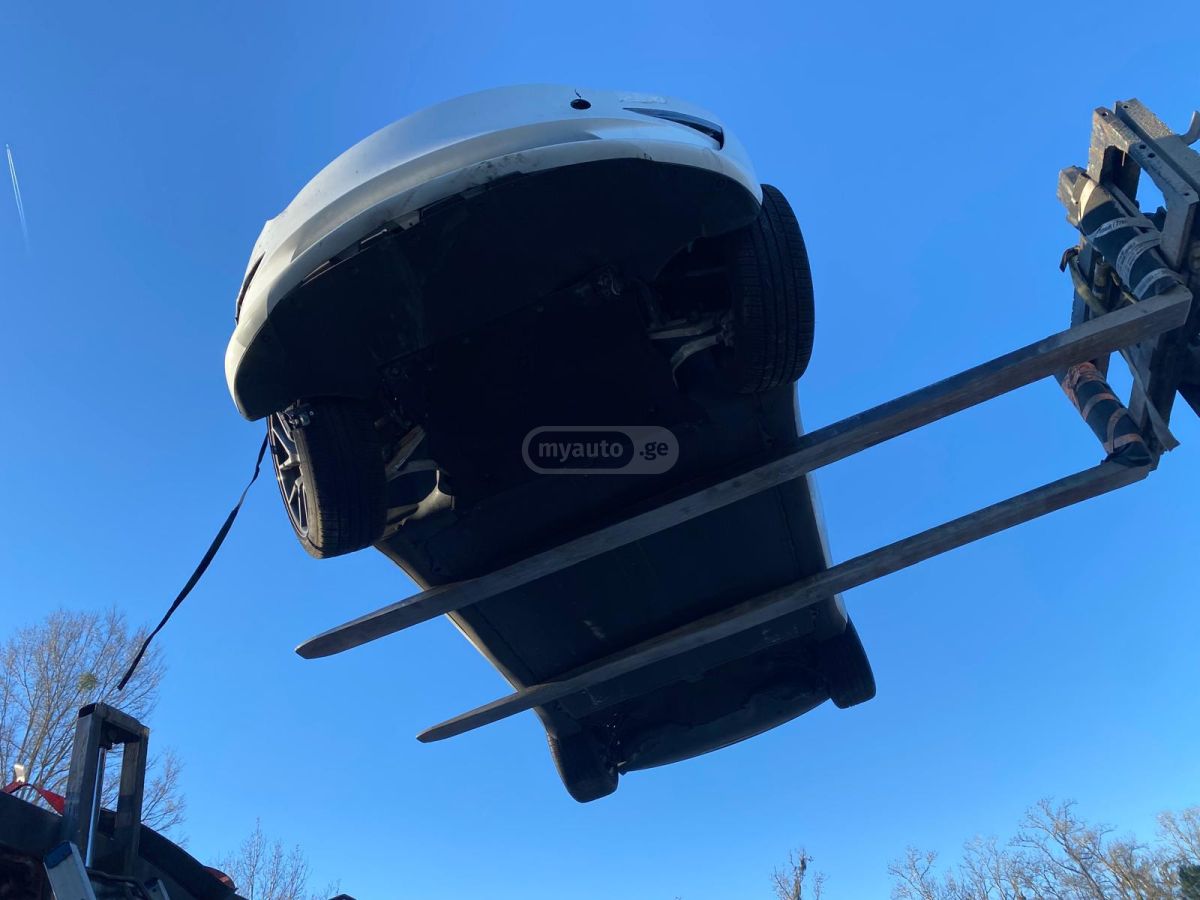 Tesla Dual Motor Long Range — миниатюра 11