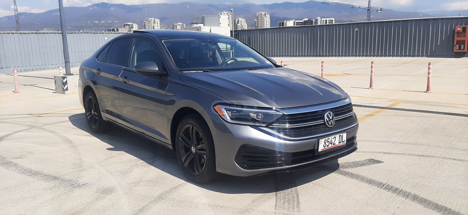 Volkswagen Jetta - фото 1