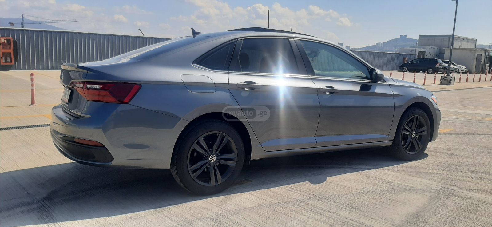 Volkswagen Jetta - фото 3