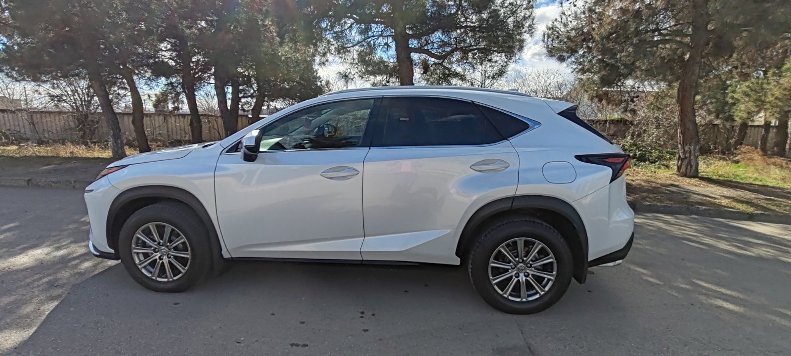 Lexus NX 200 - фото 1