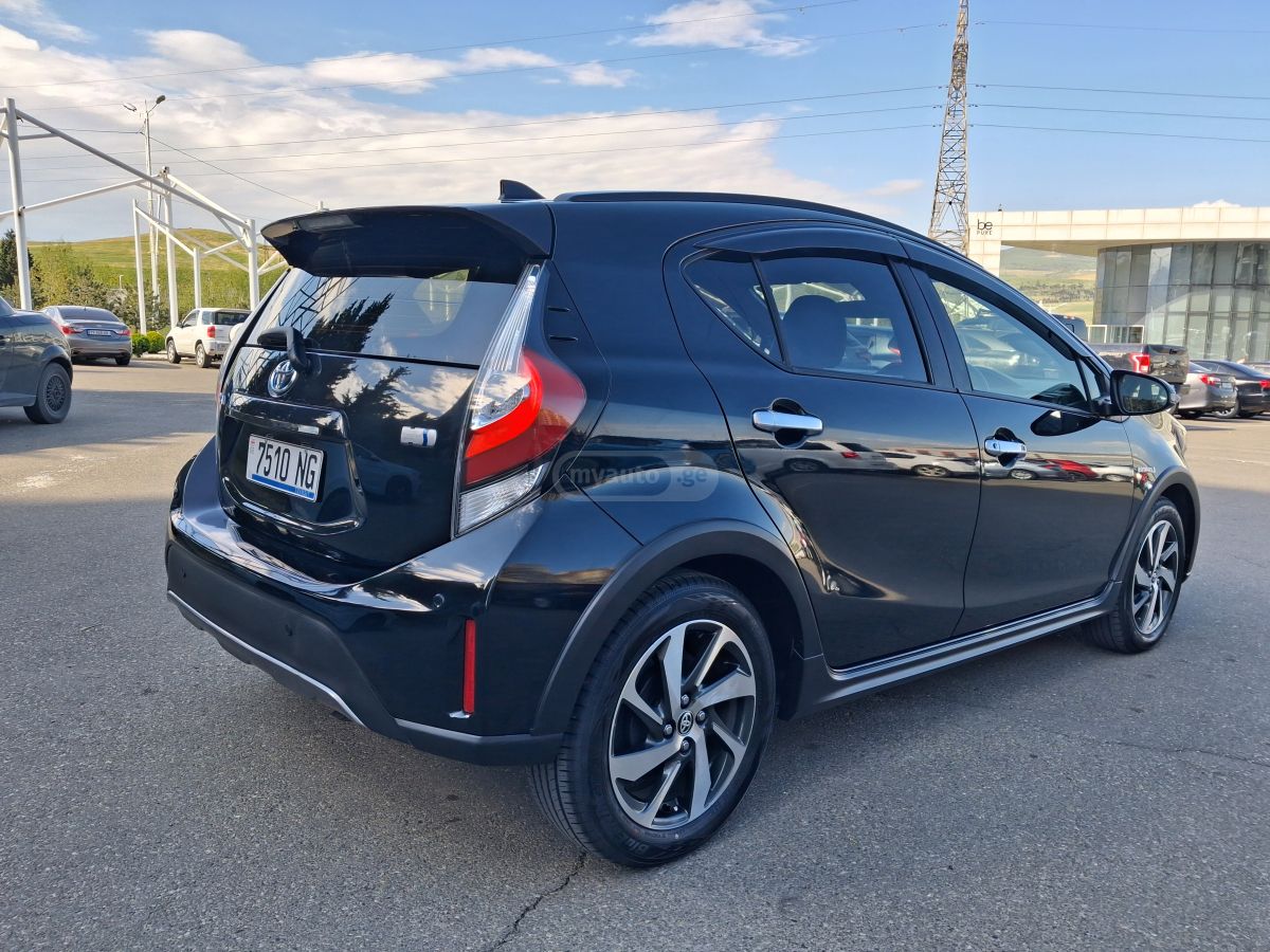 Toyota Aqua - фото 2